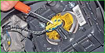 Removing the airbag module