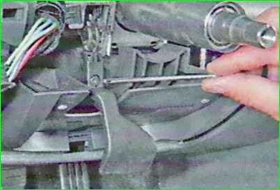 Removing and installing the steering column of the Lada Largus car