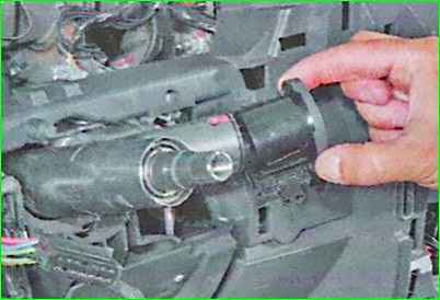 Removing and installing the steering column of the Lada Largus