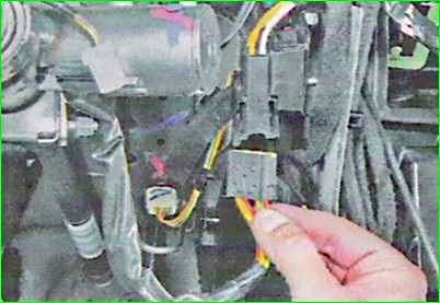 Removing and installing steering column of the Lada Largus car