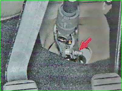 Removing and installing the steering column of the Lada Largus car