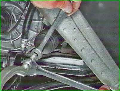 Replacing the tie rod end