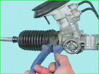 Replacing the steering rod boot