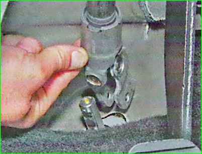 Removing and installing the steering gear Lada Largus