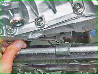 Removing and installing the Lada Largus steering mechanism