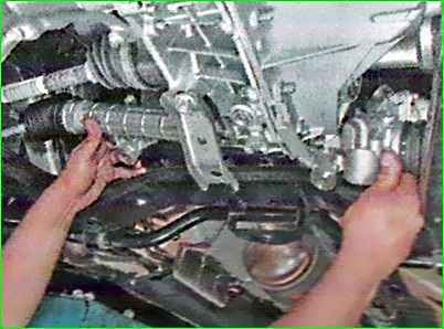 Removing and installing the steering mechanism Lada Largus