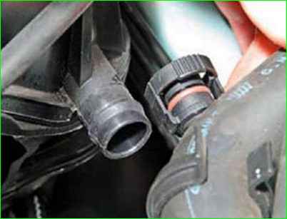 Як замінити вакуумний підсилювач гальм Лада ларгус