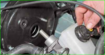 Як замінити вакуумний підсилювач гальм Лада ларгус