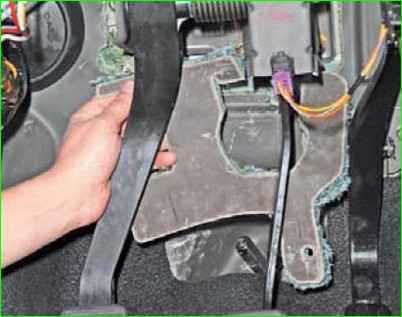 Як замінити вакуумний підсилювач гальм Лада ларгус