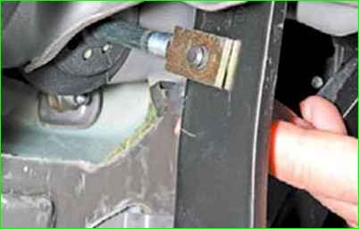 Як замінити вакуумний підсилювач гальм Лада ларгус