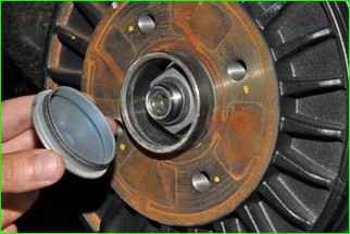 So ersetzen Sie die hinteren Bremsbeläge Lada Largus