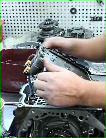 Demontage des DPO-Automatikgetriebes