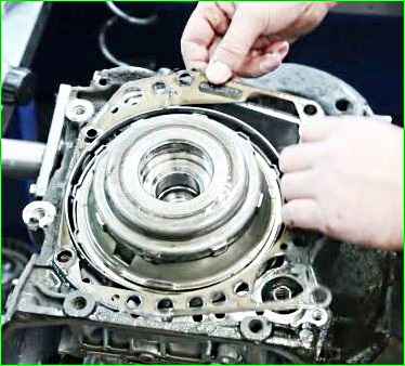 Разборка автоматической коробки DPO