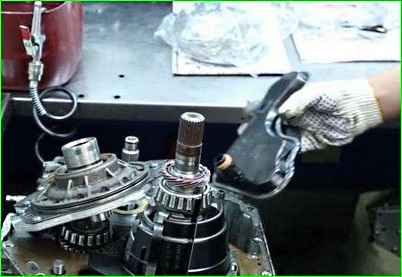 Demontage des DPO-Automatikgetriebes