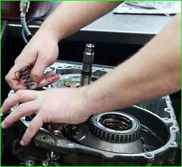 Demontage des DPO-Automatikgetriebes