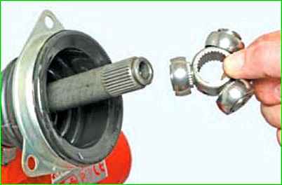 Sustitución de funda y cojinete de la junta interior de la tracción izquierda