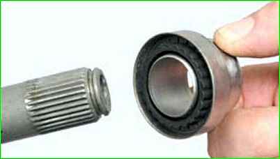 Sustitución de la funda y cojinete de la bisagra interna de la tracción izquierda