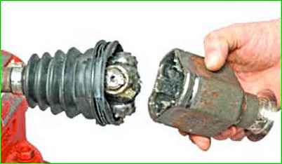 Sustitución de la junta interior de tracción a la rueda derecha