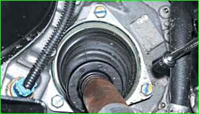 Как снять привода колес с КПП JH3 Лада Ларгус