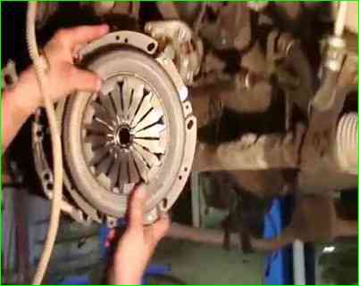 Як замінити зчеплення автомобіля Лада Ларгус із КПП JH3