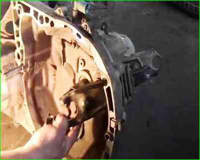 Як замінити зчеплення автомобіля Лада Ларгус із КПП JH3