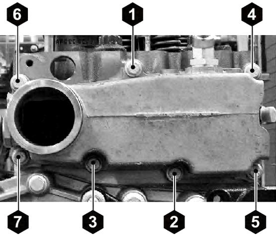 Instalación de la caja de drenaje de refrigerante de la culata del cilindro YaMZ-650