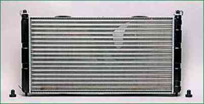 Как заменить радиатор двигателя Нива Шевролет