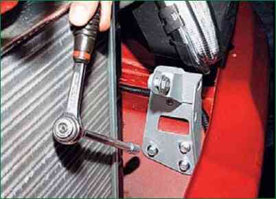 Как заменить радиатор двигателя Нива Шевролет