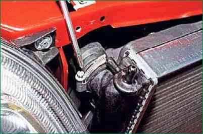 Как заменить радиатор двигателя Нива Шевролет