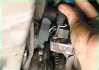 Як замінити ремінь генератора Нива Шевролет