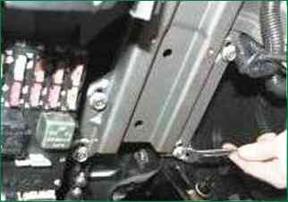 Как снять и поставить панель приборов Нива Шевролет