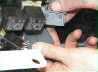 Как снять и поставить панель приборов Нива Шевролет