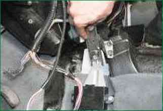 Как снять и поставить панель приборов Нива Шевролет