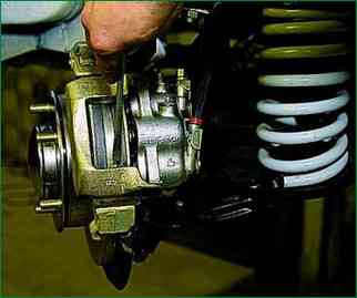 Алдыңғы дөңгелекті тежеу ​​механизмін қалай жөндеуге болады Niva Chevrolet