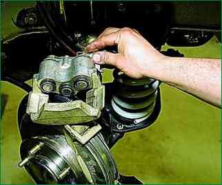 Алдыңғы дөңгелекті тежеу ​​механизмін қалай жөндеуге болады Niva Chevrolet