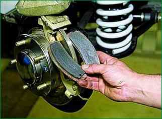 Алдыңғы дөңгелекті тежеу ​​механизмін қалай жөндеуге болады Niva Chevrolet