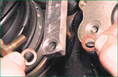 Нива Chevrolet алдыңғы дөңгелек тежегіш механизмін қалай жөндеу керек