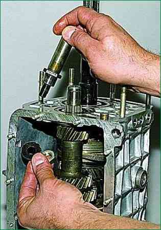 Ремонт коробки передач автомобиля ВАЗ-2123