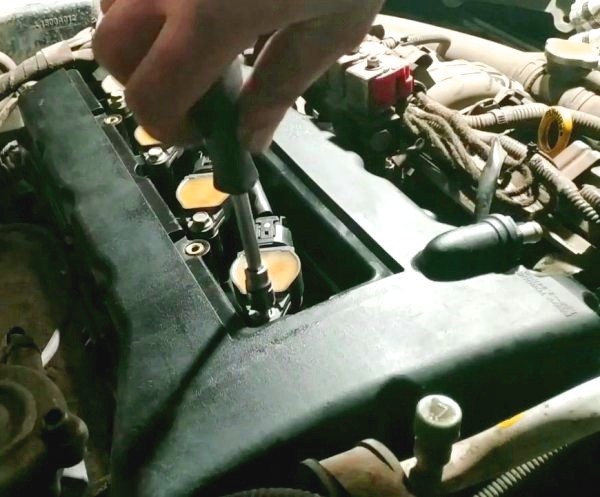 Замена прокладки крышки головки блока цилиндров