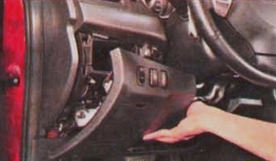 Снятие и установка главного цилиндра гидропривода выключения сцепления