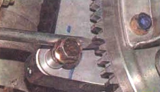 Как заменить диски сцепления автомобиля Mitsubishi Lancer