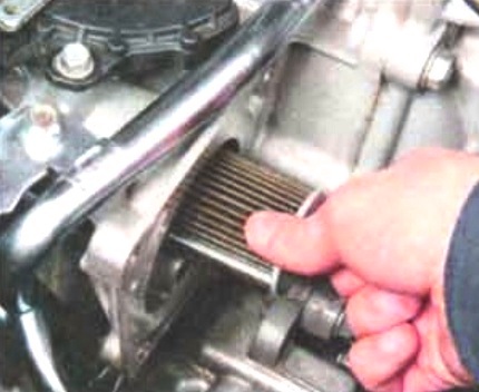Замена фильтра жидкости вариатора Mitsubishi Lancer
