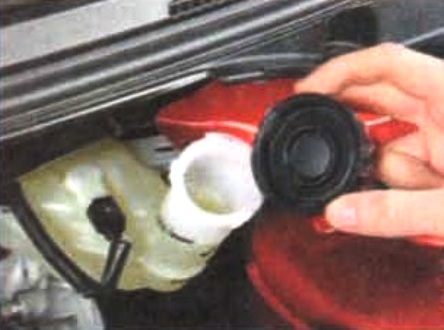 Замена рабочей жидкости гидропривода сцепления и прокачка сцепления