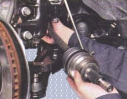 Снятие и установка приводов передних колес Mitsubishi Lancer