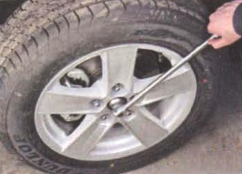 Снятие и установка приводов передних колес Mitsubishi Lancer