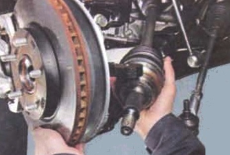 Снятие и установка приводов передних колес Mitsubishi Lancer