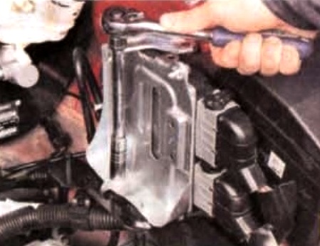 Снятие и установка коробки передач автомобиля Mitsubishi Lancer