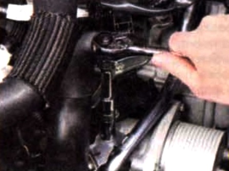 Снятие и установка коробки передач автомобиля Mitsubishi Lancer