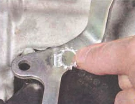 Снятие и установка коробки передач автомобиля Mitsubishi Lancer