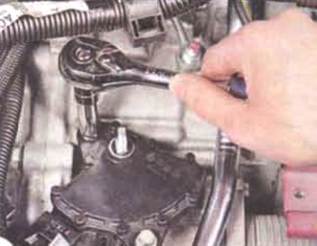 Снятие и установка коробки передач автомобиля Mitsubishi Lancer